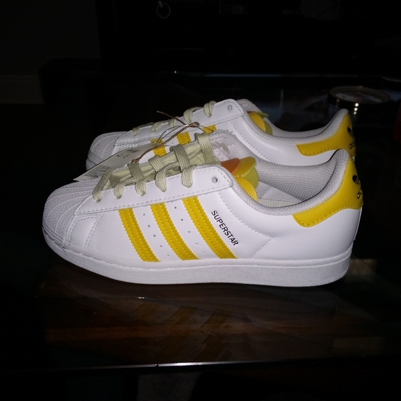 Adidas Shell Toes - Picture 1 of 5